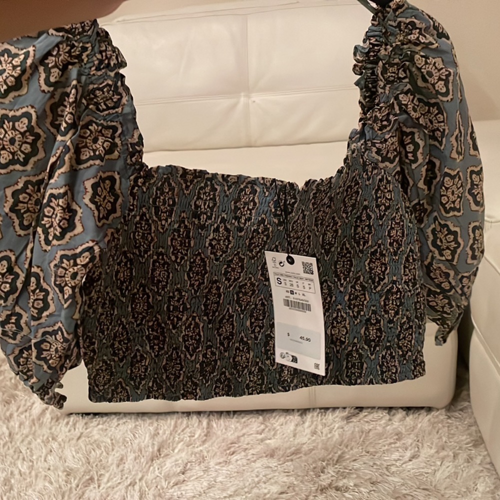 Small Zara blouse, brand new with tags.